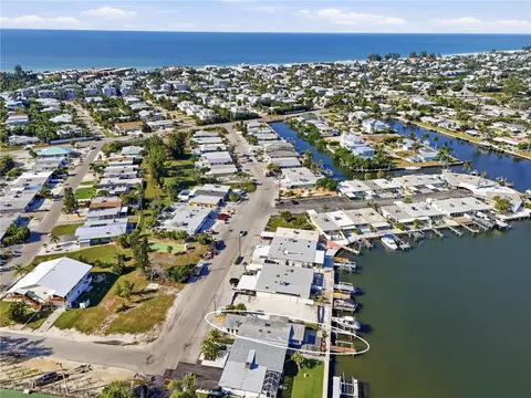 View/Area - 462 63rd St, Holmes Beach, FL 34217 photo 4 of 6