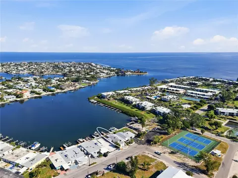 View/Area - 462 63rd St, Holmes Beach, FL 34217 photo 6 of 6
