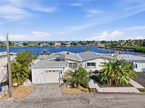 462 63rd St, Holmes Beach, FL 34217