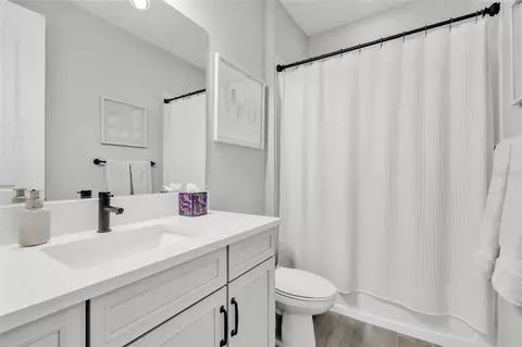 Bath - 14412 20th St E, Parrish, FL 34219 photo 4 of 5
