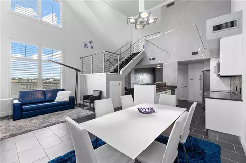 800 N Tamiami Trl #321, Sarasota, FL 34236