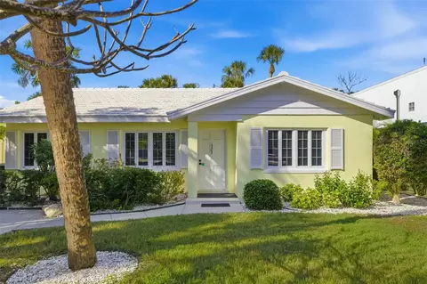 323 Madison Dr, Sarasota, FL 34236