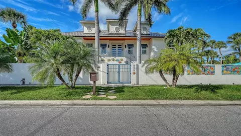 345 Madison Dr, Sarasota, FL 34236