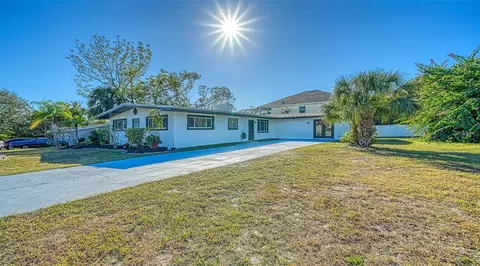 2452 Whippoorwill Cir, Sarasota, FL 34231