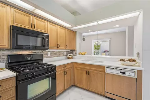 Kitchen - 8706 53rd Ter E, Bradenton, FL 34211 photo 4 of 4
