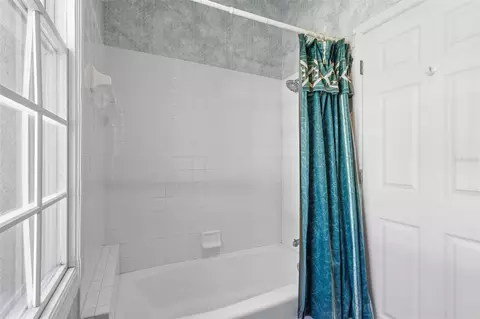 Bath - 8706 53rd Ter E, Bradenton, FL 34211 photo 4 of 5