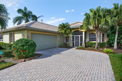 5121 Flagstone Dr, Sarasota, FL 34238
