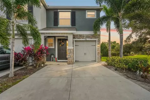 8701 Daydream St, Sarasota, FL 34238