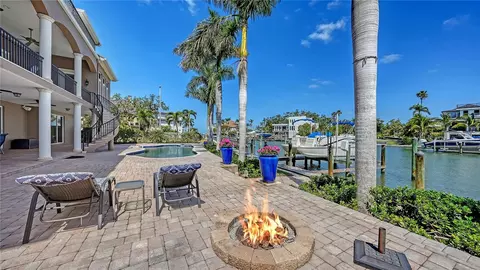 975 Whitakers Ln, Sarasota, FL 34236