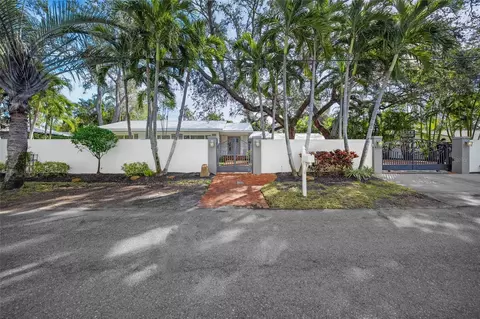 3331 Old Oak Dr, Sarasota, FL 34239