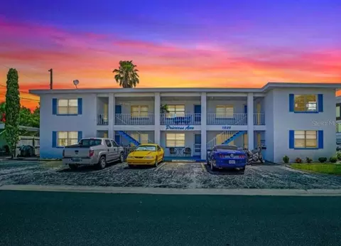 11025 2nd St E #9, Treasure Island, FL 33706