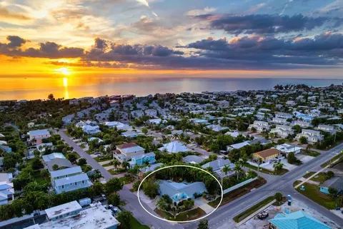 314 61st St, Holmes Beach, FL 34217