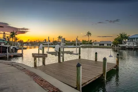 34 Seaside Ct, Holmes Beach, FL 34217