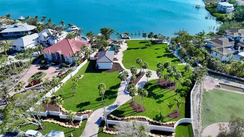 684 Freeling Dr, Sarasota, FL 34242