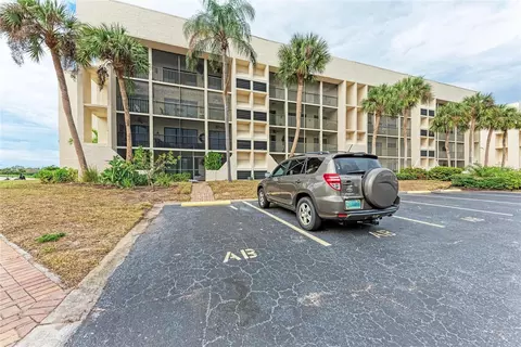 6124 43rd St W #205A, Bradenton, FL 34210