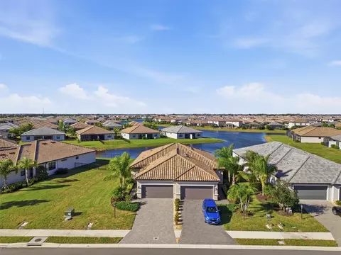16079 Sunny Day Dr, Bradenton, FL 34211