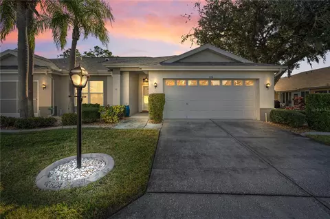 824 Manchester Woods Dr #48, Sun City Center, FL 33573