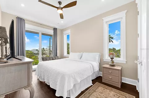 Bedroom - 511 Bayview Dr, Holmes Beach, FL 34217 photo 1 of 9