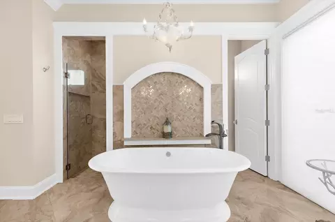 Bath - 511 Bayview Dr, Holmes Beach, FL 34217 photo 5 of 7
