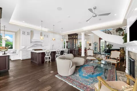 Living - 511 Bayview Dr, Holmes Beach, FL 34217 photo 6 of 8