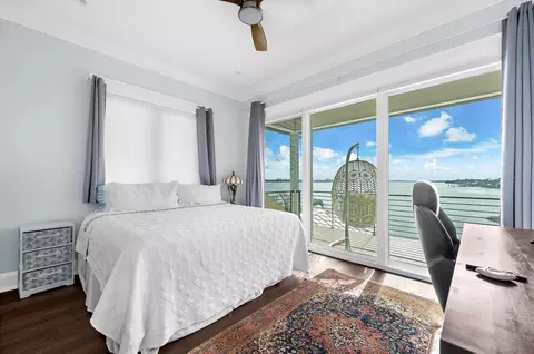 Bedroom - 511 Bayview Dr, Holmes Beach, FL 34217 photo 3 of 9