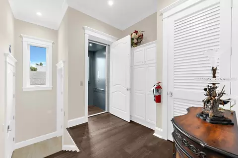 Entry Way - 511 Bayview Dr, Holmes Beach, FL 34217 photo 5 of 6