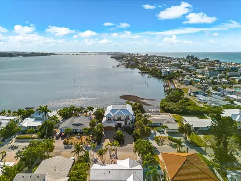 View/Area - 511 Bayview Dr, Holmes Beach, FL 34217 photo 14 of 16