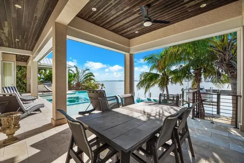 Exterior - 511 Bayview Dr, Holmes Beach, FL 34217 photo 10 of 14