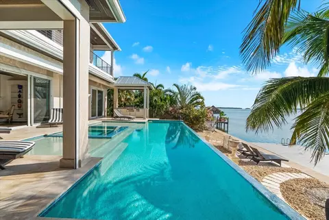 Exterior - 511 Bayview Dr, Holmes Beach, FL 34217 photo 12 of 14