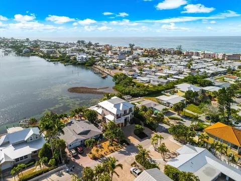 View/Area - 511 Bayview Dr, Holmes Beach, FL 34217 photo 8 of 16