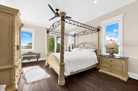 Bedroom - 511 Bayview Dr, Holmes Beach, FL 34217 photo 4 of 9