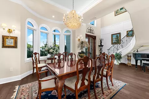 Dining - 511 Bayview Dr, Holmes Beach, FL 34217 photo 2 of 5