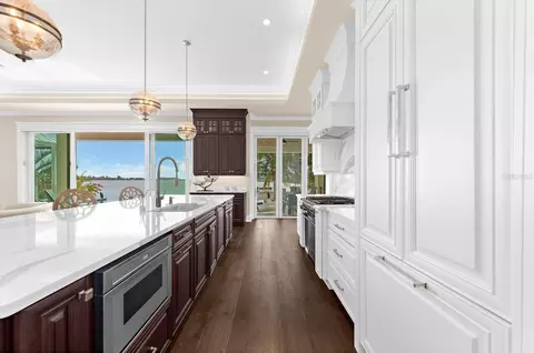 Kitchen - 511 Bayview Dr, Holmes Beach, FL 34217 photo 6 of 13