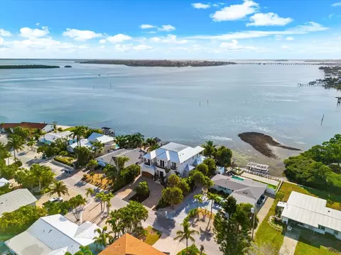 View/Area - 511 Bayview Dr, Holmes Beach, FL 34217 photo 11 of 16