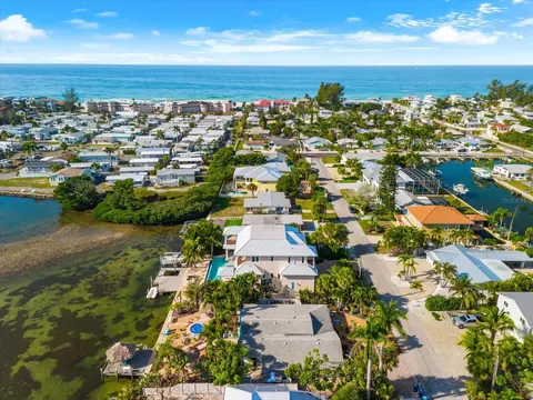 View/Area - 511 Bayview Dr, Holmes Beach, FL 34217 photo 7 of 16