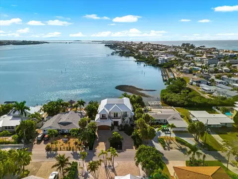 View/Area - 511 Bayview Dr, Holmes Beach, FL 34217 photo 9 of 16