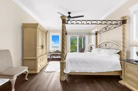 Bedroom - 511 Bayview Dr, Holmes Beach, FL 34217 photo 5 of 9