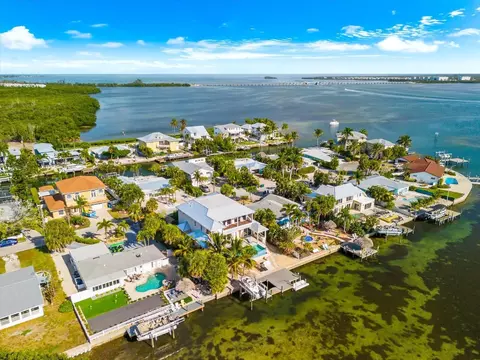 View/Area - 511 Bayview Dr, Holmes Beach, FL 34217 photo 12 of 16