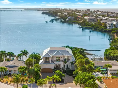 View/Area - 511 Bayview Dr, Holmes Beach, FL 34217 photo 2 of 16