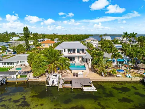 View/Area - 511 Bayview Dr, Holmes Beach, FL 34217 photo 4 of 16