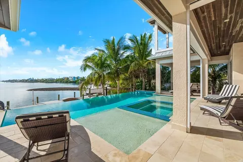 Exterior - 511 Bayview Dr, Holmes Beach, FL 34217 photo 7 of 14