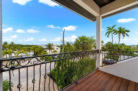 Exterior - 511 Bayview Dr, Holmes Beach, FL 34217 photo 5 of 14