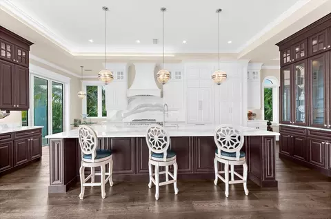 Kitchen - 511 Bayview Dr, Holmes Beach, FL 34217 photo 2 of 13