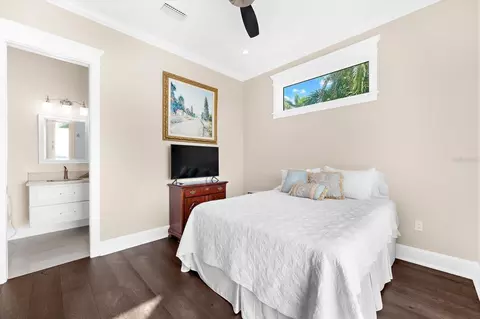 Bedroom - 511 Bayview Dr, Holmes Beach, FL 34217 photo 8 of 9