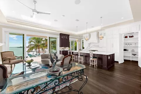 Kitchen - 511 Bayview Dr, Holmes Beach, FL 34217 photo 11 of 13