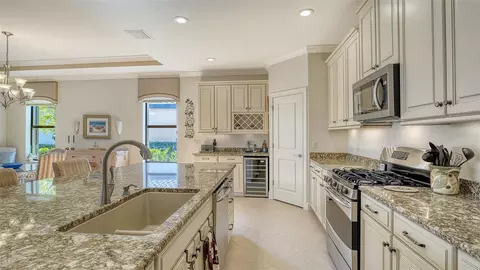 Kitchen - 12759 Del Corso Loop, Bradenton, FL 34211 photo 4 of 6