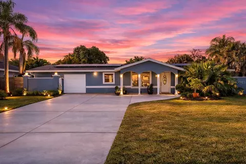 2332 Pinehurst St, Sarasota, FL 34231