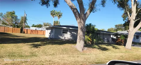 Exterior - 524 Sarabay Rd, Osprey, FL 34229 photo 3 of 8