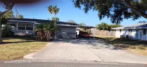 Exterior - 524 Sarabay Rd, Osprey, FL 34229 photo 1 of 8