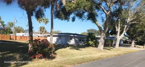 Exterior - 524 Sarabay Rd, Osprey, FL 34229 photo 2 of 8